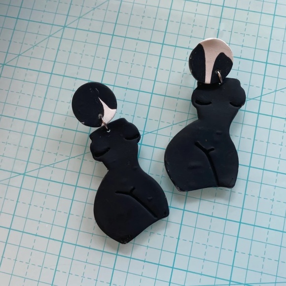 Handmade Clay Earrings | Forms of a Woman Silhouette | Black and White - Picture 6 of 8